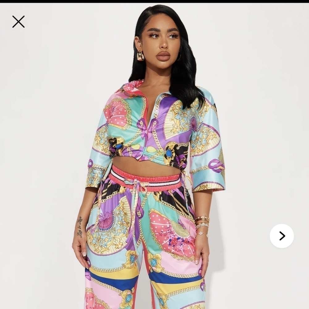 Fashion Nova,Colorful Patterned Crop Blouse, Size m